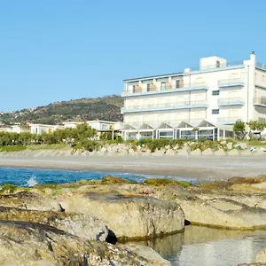 Caponettuno Frontemare Hotel Capo dʼOrlando